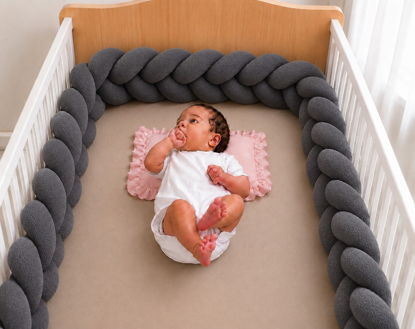 Tour de lit tressé gris pour bébé