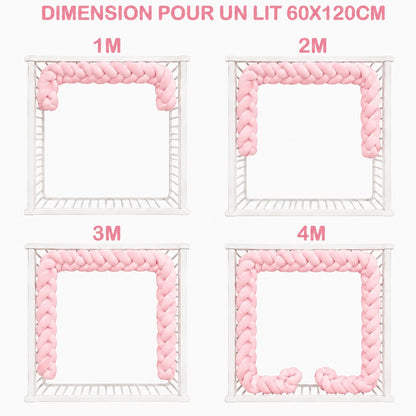 Tresse de lit bébé rose épaisse dans un lit à barreaux
