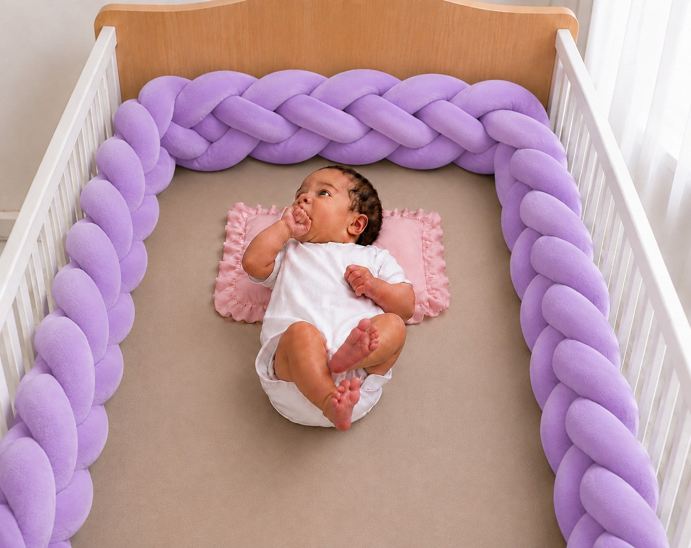 Tour de lit tressé violet pour bébé