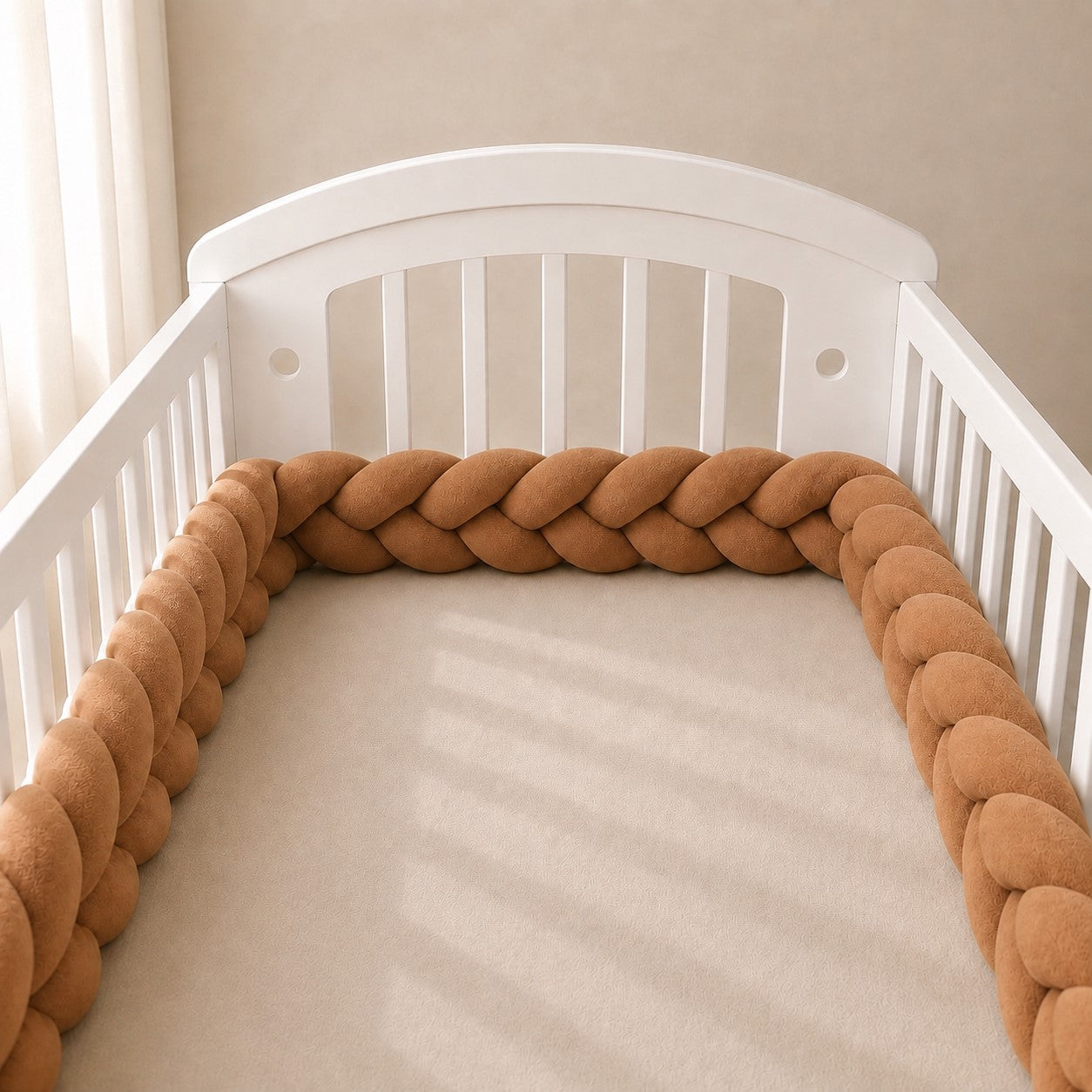 Tour de lit tressé marron en velours pour lit bébé