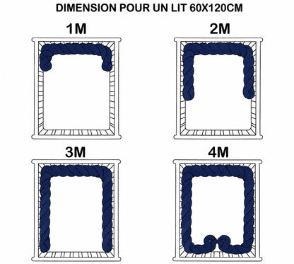 Tresse de lit bébé bleu marine au toucher velours et rembourrage en coton.